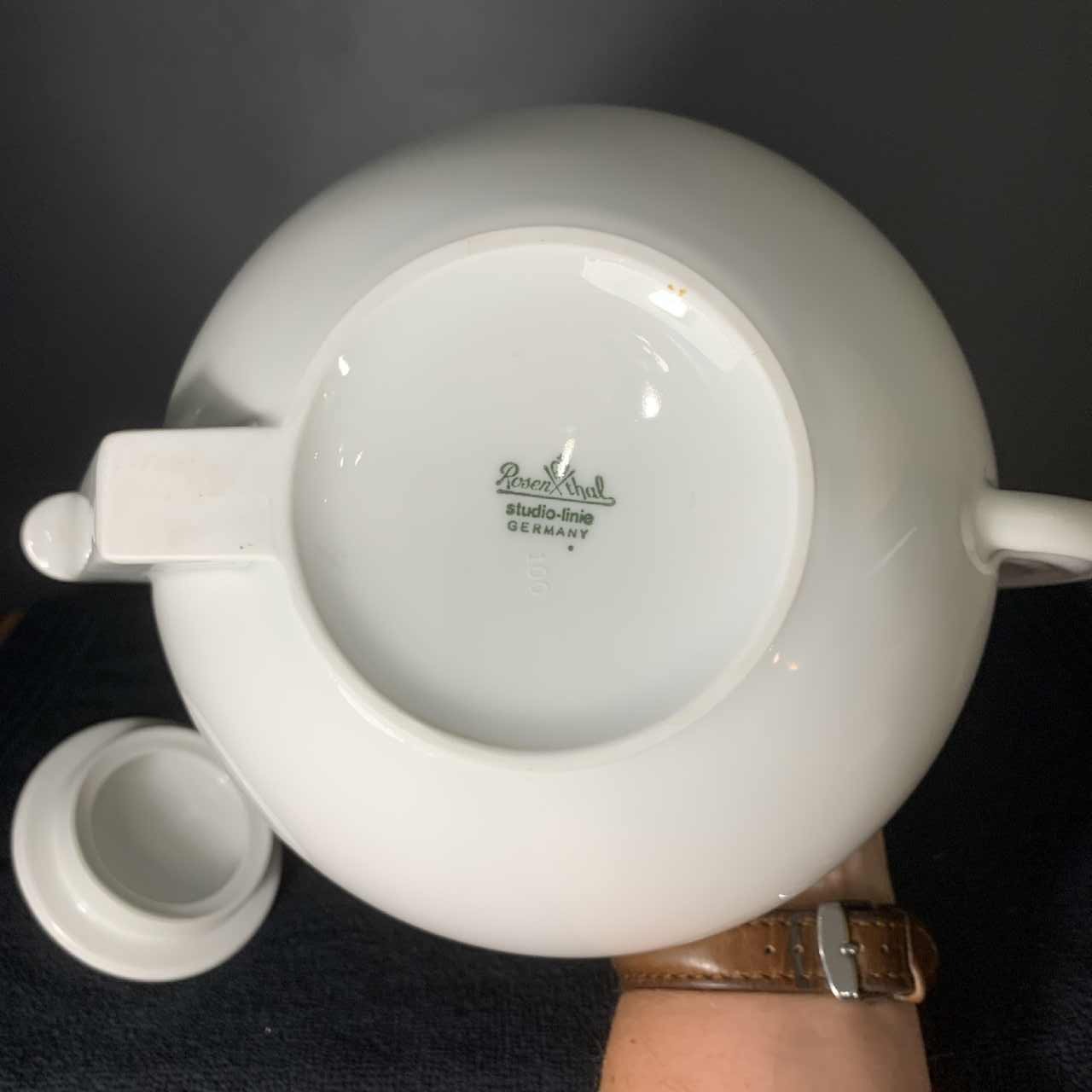 https://www.artaplaza.com/uploads/produits/1849/9_20200629113002_mario-bellini-39-cupola-39-rosenthal-studio-linie-design-theiere-porcelaine-1980s.jpg